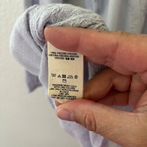 Free People lavender embroidered tunic buttons‎ down the side Size Medium - Picture 7 of 9